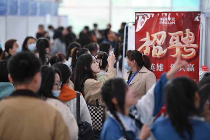求职季现陷阱！不法分子设套路引求职者上当，高薪诱饵频现诈骗