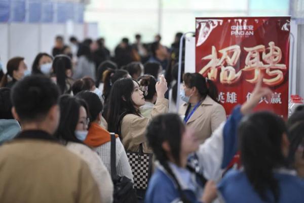 求职季现陷阱！不法分子设套路诱骗求职者，高薪背后藏诈骗