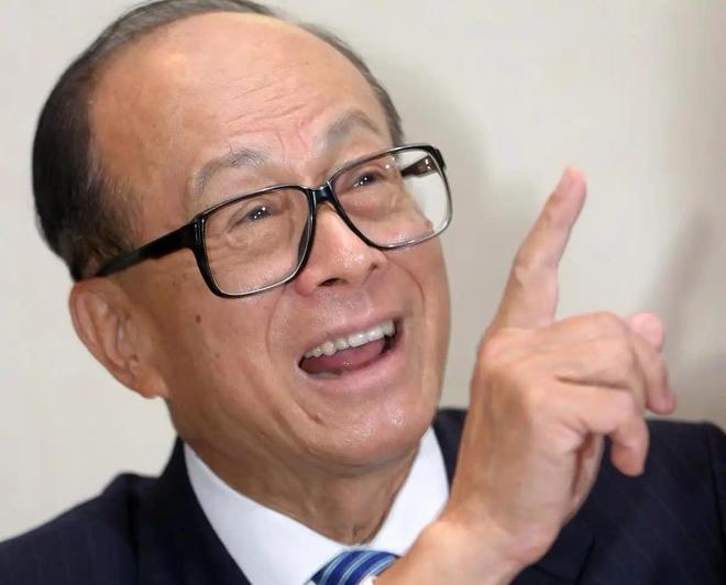 当商业巨子李嘉诚褪去超人斗篷，袒露的是怎样的生存逻辑？