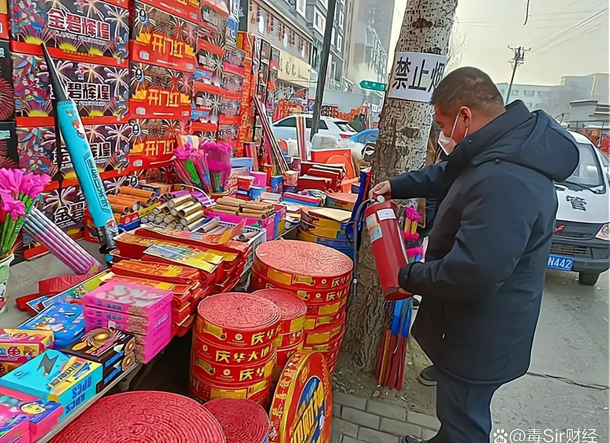 春联摆摊利润分析_过去零元的代理致富好买卖_春节街边小买卖赚钱