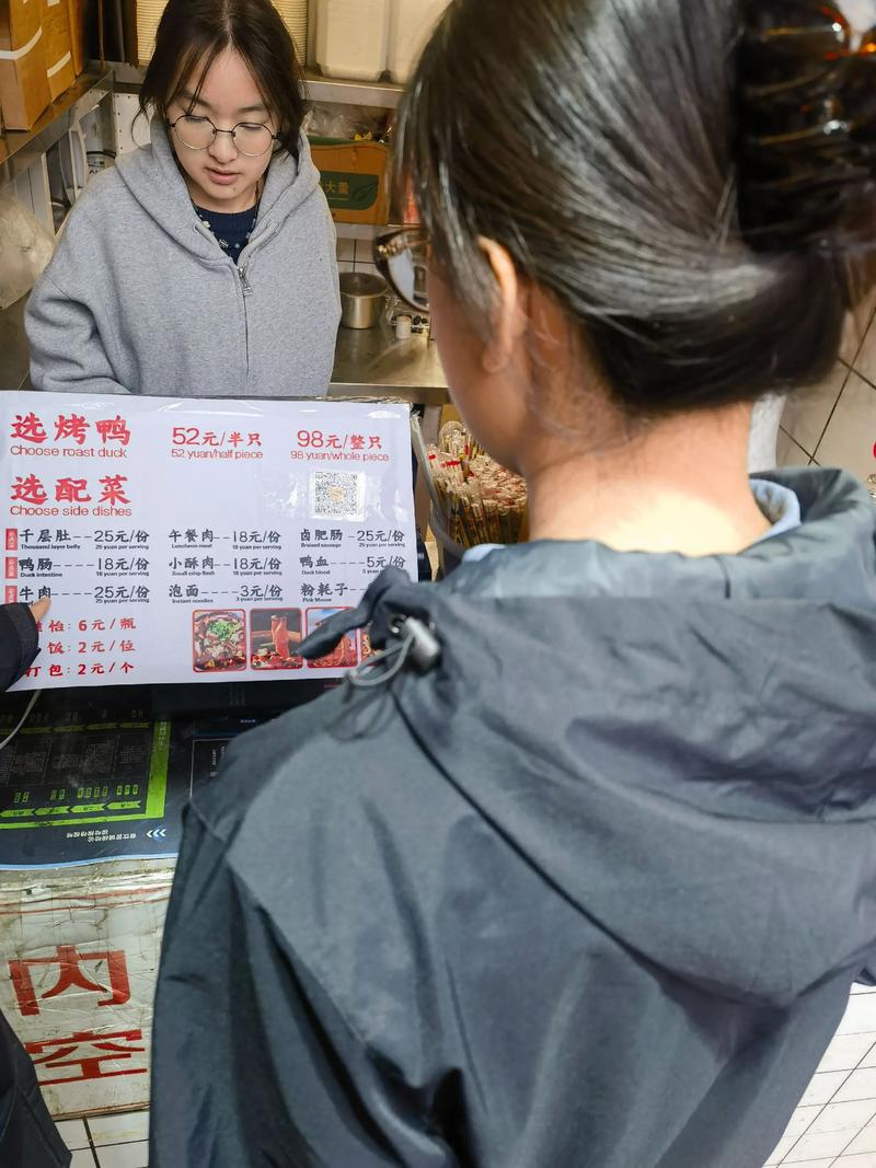 面包店社会实践：摆摊卖面包遇难题，卖面包还得办健康证？