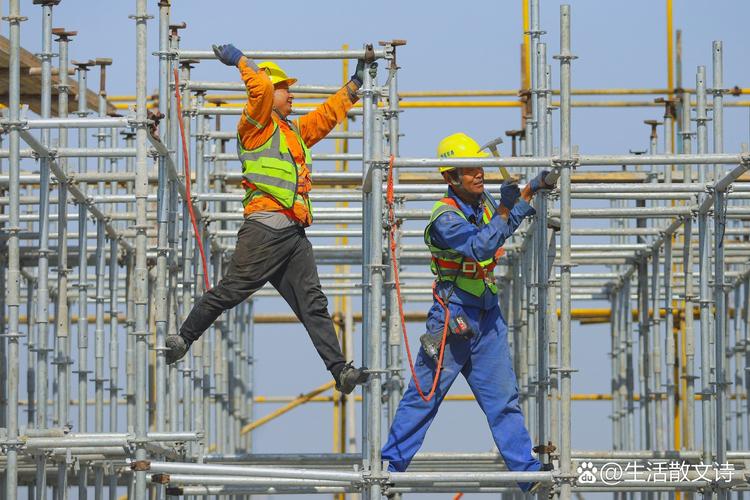 建筑业农民工减少趋势_张家口建筑市场用工行情_建筑行业农民工工资下降原因