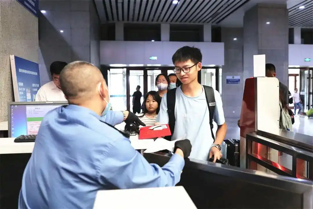 凭录取通知书买火车票攻略_学生票优惠区间内的票能打折么_收到大学录取通知书购票